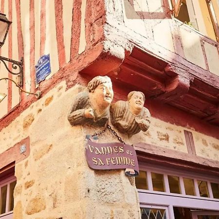 ヴァンヌLaroche Grand Duplex Dans Le Centre Historique Avec Garageアパートメント エクステリア 写真