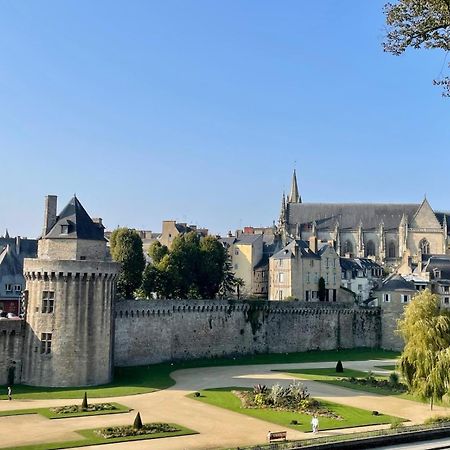 ヴァンヌLaroche Grand Duplex Dans Le Centre Historique Avec Garageアパートメント エクステリア 写真