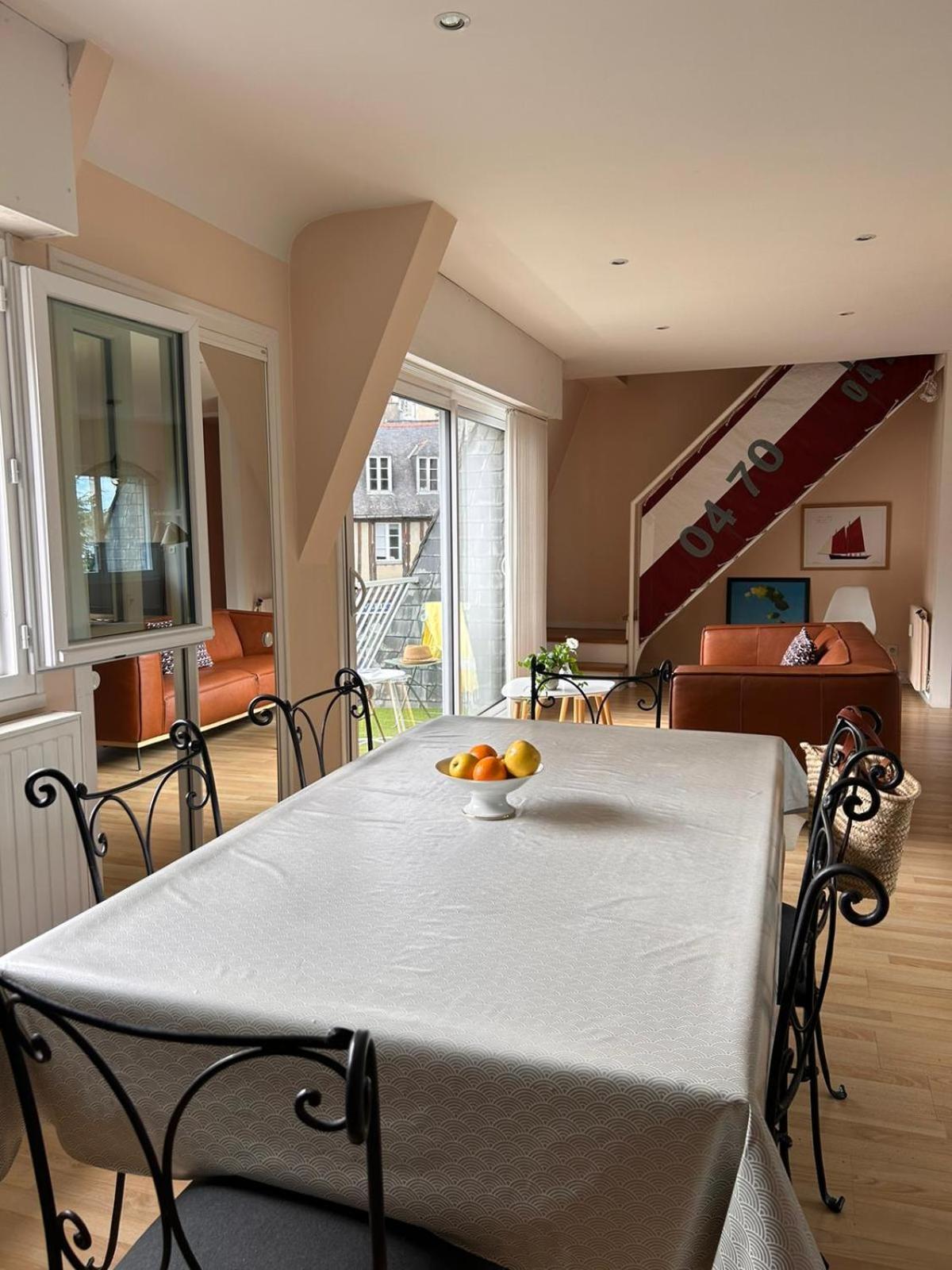 ヴァンヌLaroche Grand Duplex Dans Le Centre Historique Avec Garageアパートメント エクステリア 写真